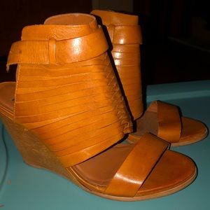 (Steven Madden) Light Brown wrap around leather wedge